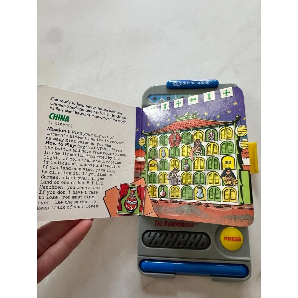 VTG 90s Golden Sight 'N' Sound Where in the World Is Carmen Sandiego Randomizer